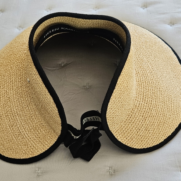 Helen Kaminski Mita packable Raffia Visor with black trim, elastic back - Picture 9 of 16